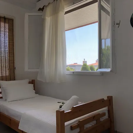 Deki Holiday Houses * PalaiónTsiflíkion
