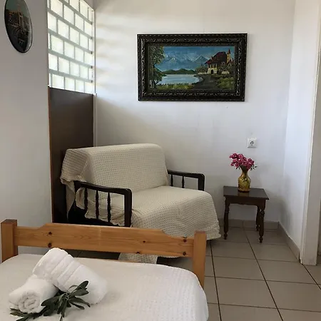 Deki Holiday Houses بيت للعطل PalaiónTsiflíkion