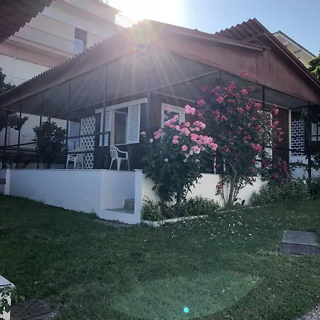 Deki Holiday Houses