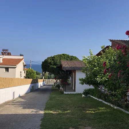 Deki Holiday Houses PalaiónTsiflíkion